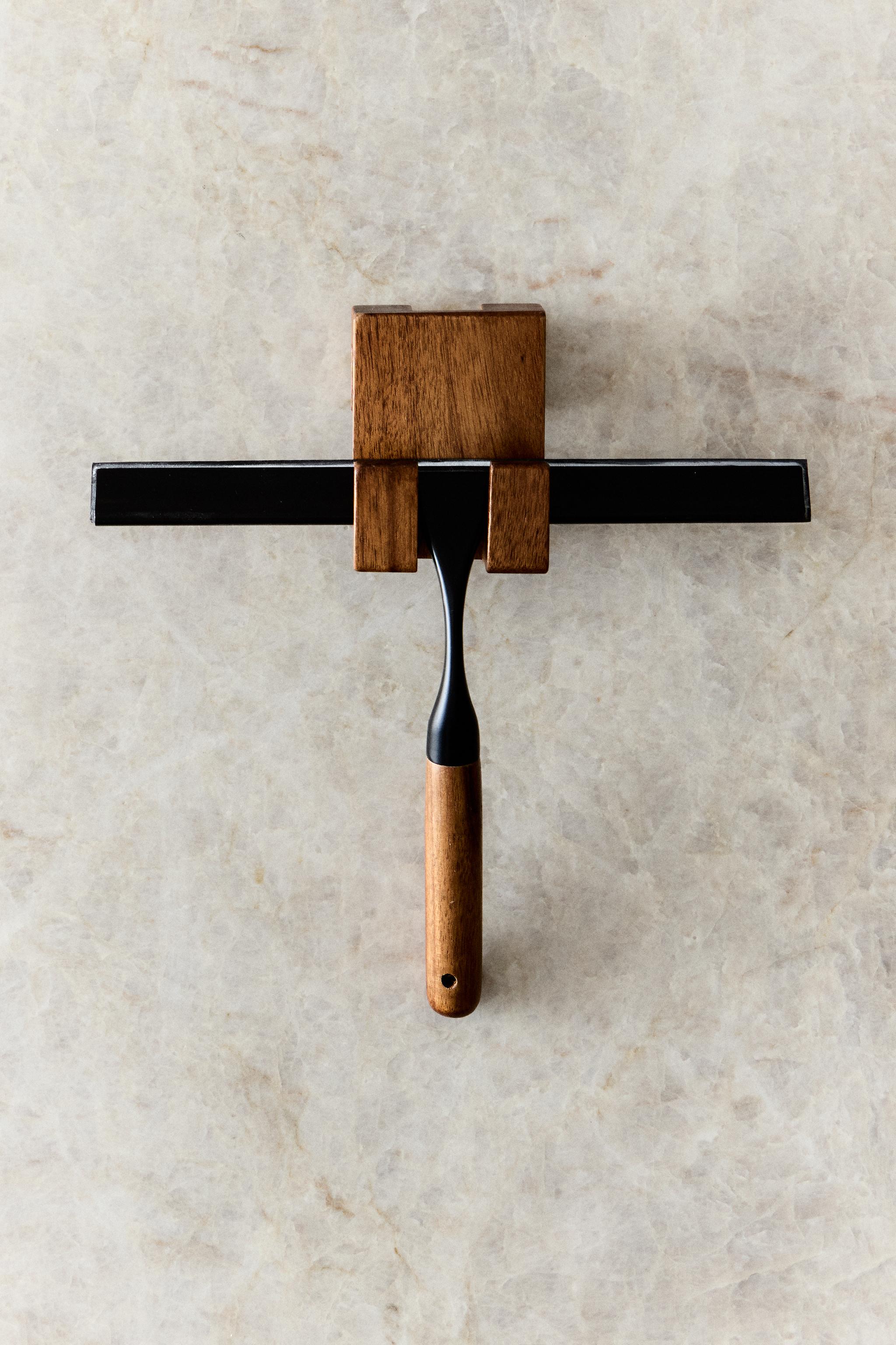 WOODEN WINDOW CLEANER